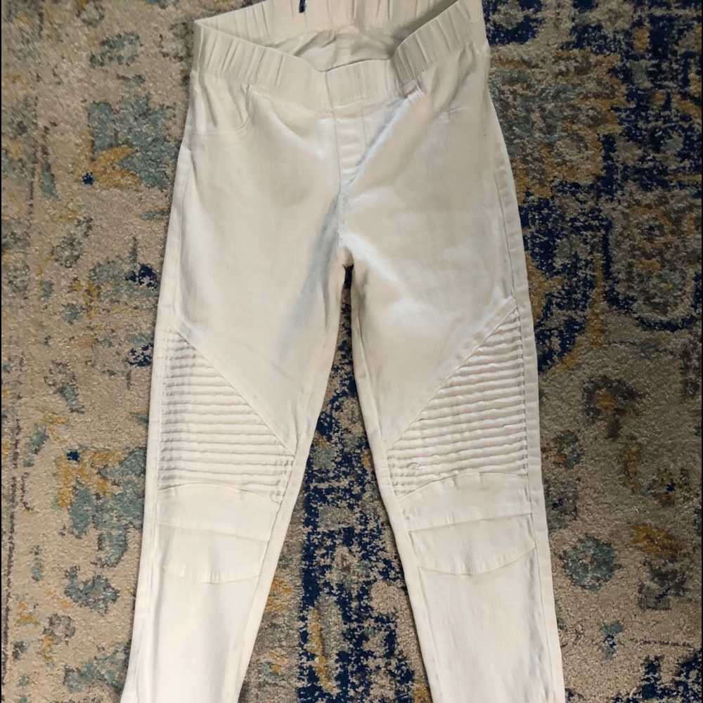 very cute white motto jeggings!